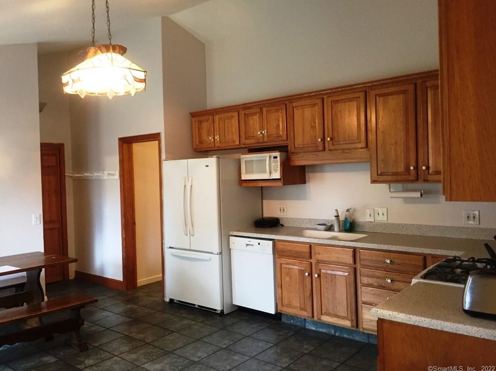 21 Cindy Ln, Mystic, CT 06355