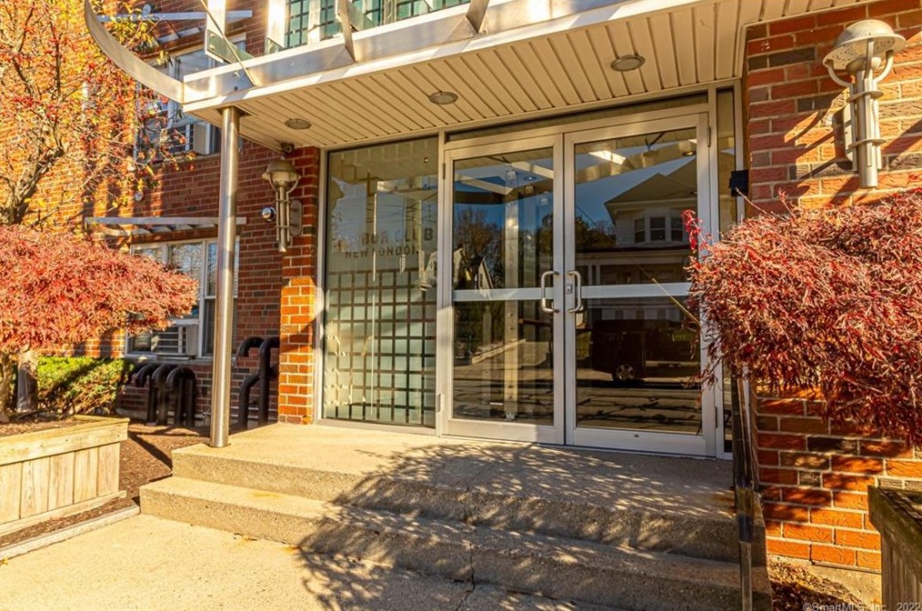 184 Pequot Ave #405, United States Coast Guard Ac, CT 06320