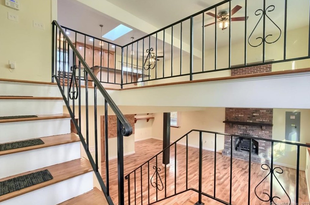 24 Mohawk Dr, Niantic, CT 06357
