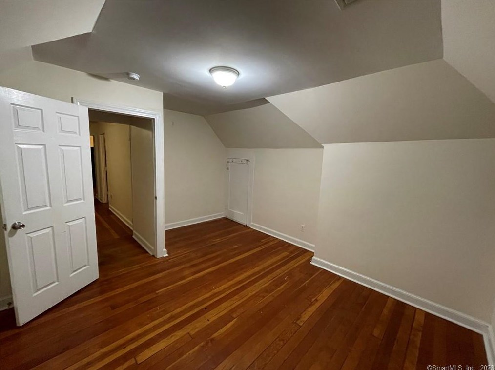 523 W Taft Ave, Bridgeport, CT 06604