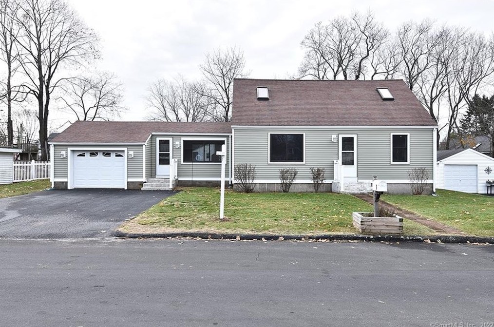 6 Mcelaney Dr, Niantic, CT 06357