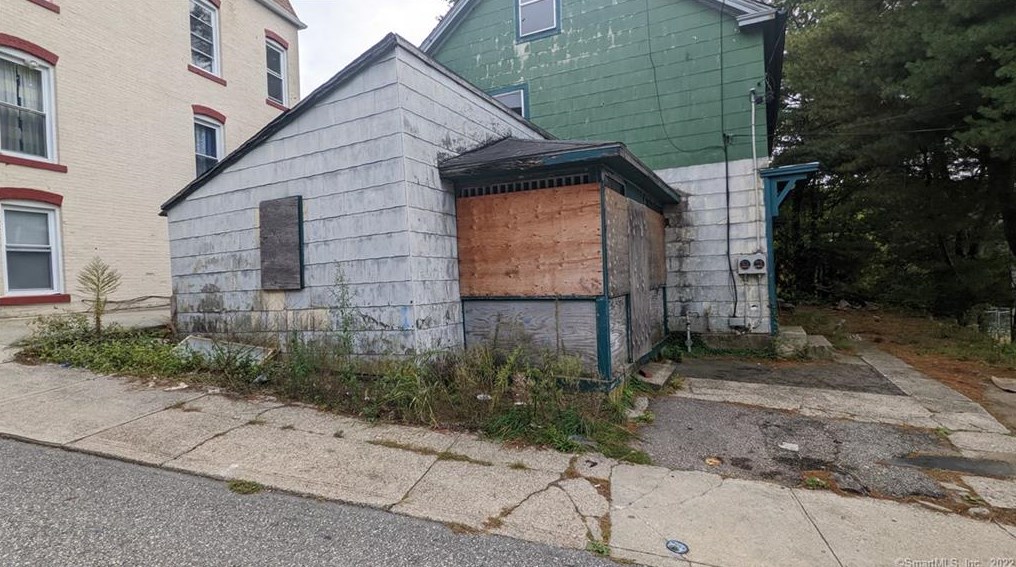 31 Cliff St, Norwich, CT 06360