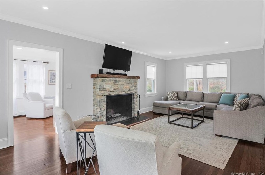 1452 Riverbank Rd, Stamford, CT 06903