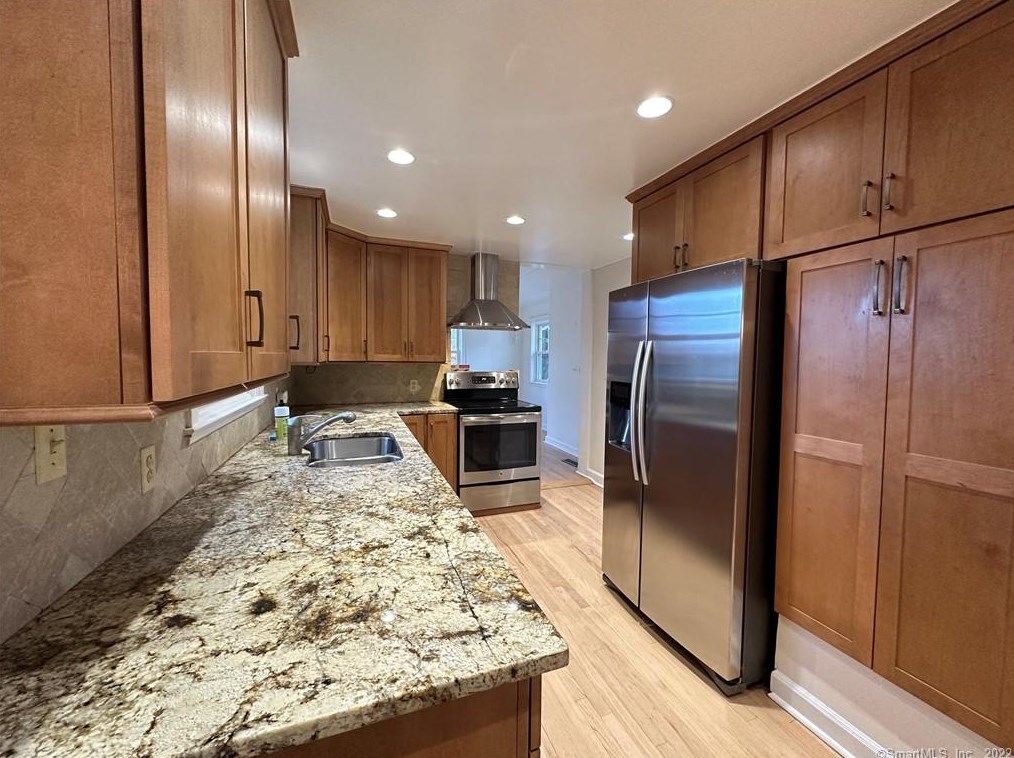 44 Knollwood Rd, Milford, CT 06460