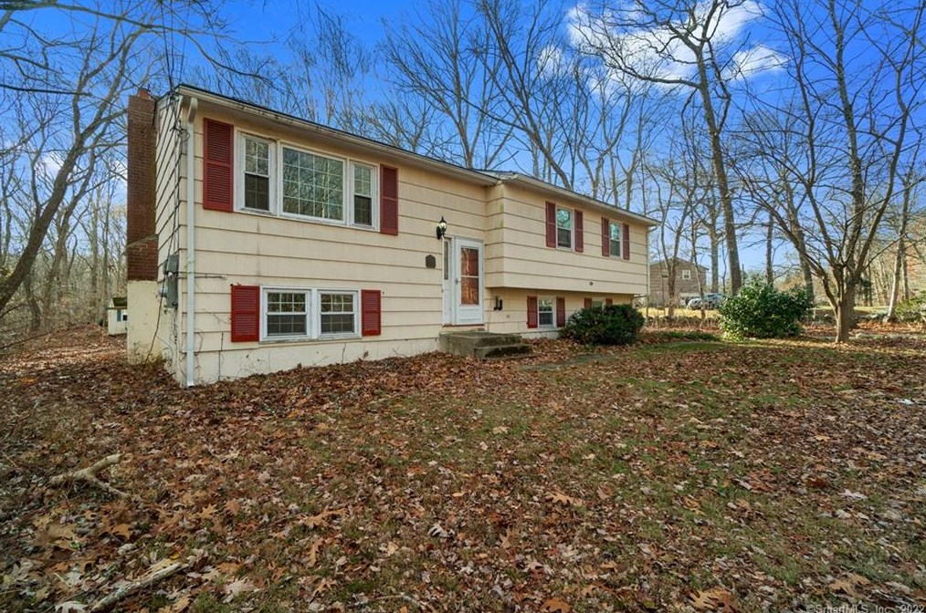 823 Long Cove Rd, Gales Ferry, CT 06335