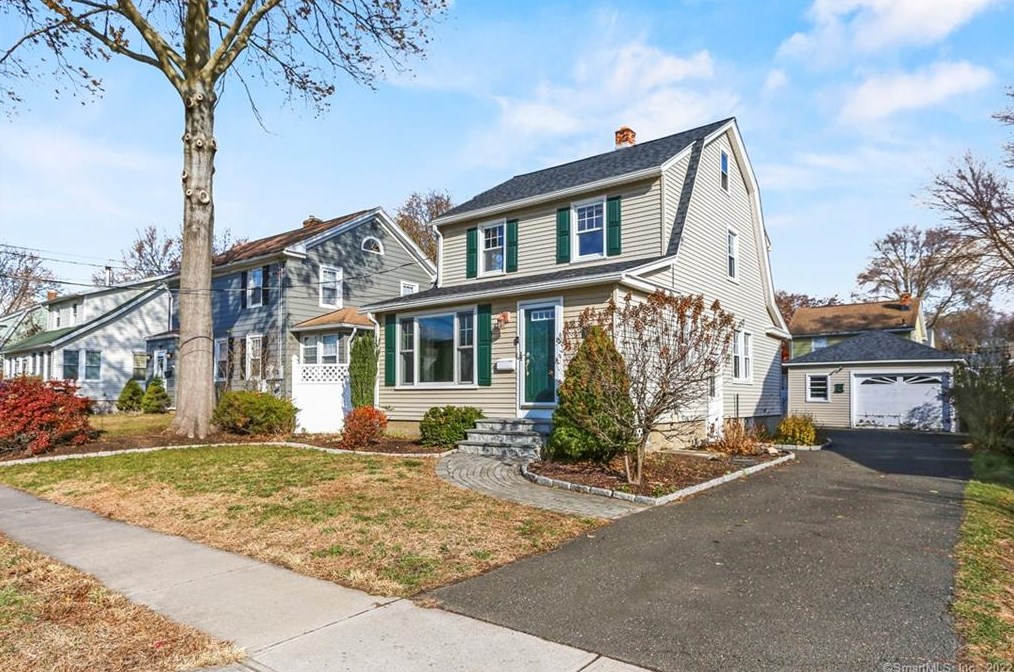17 Robert St, Milford, CT 06461
