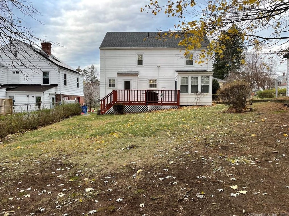 21 Pomfret St, Hartford, CT 06112-1051