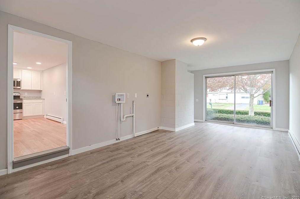 4 Clark Pl, Quaker Hill CT  06375-1204 exterior