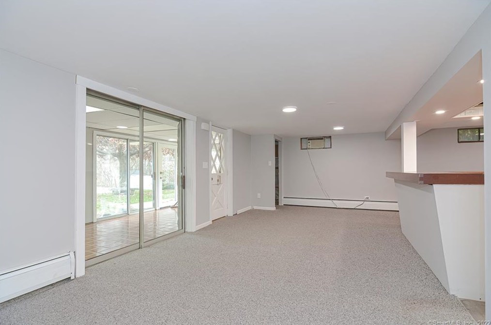 4 Clark Pl, Quaker Hill CT  06375-1204 exterior