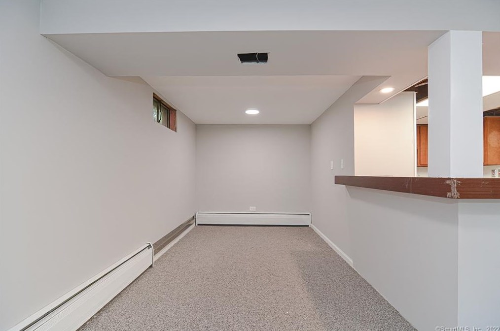 4 Clark Pl, Quaker Hill CT  06375-1204 exterior