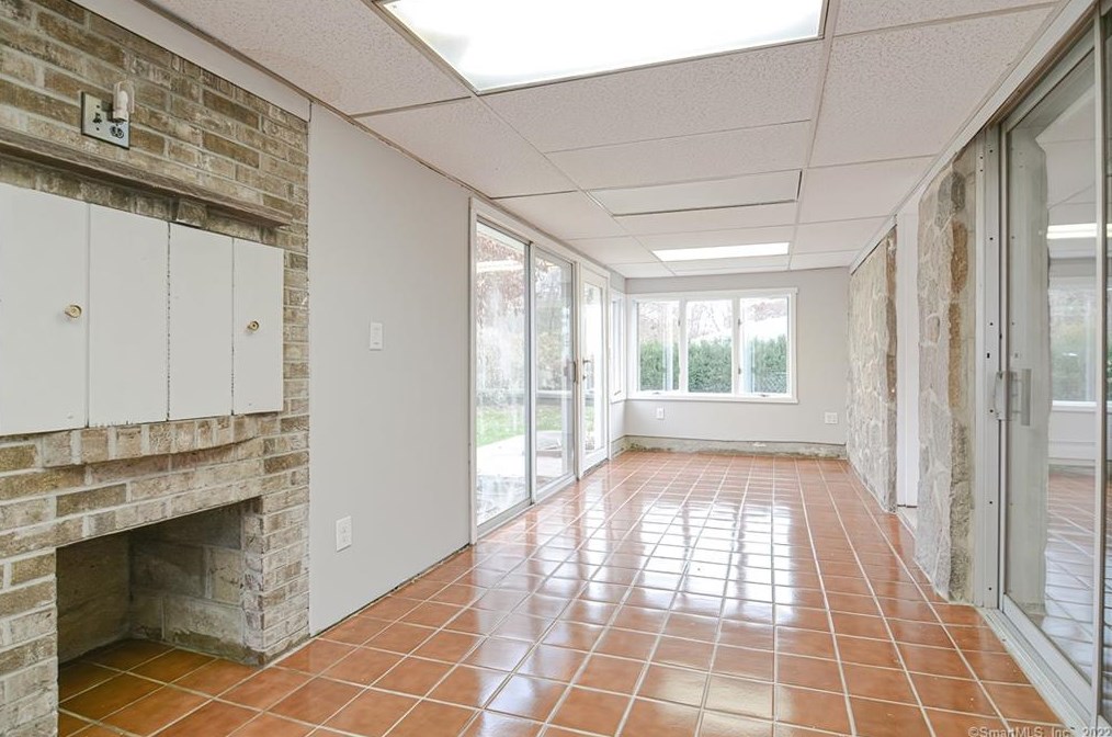 4 Clark Pl, Quaker Hill CT  06375-1204 exterior