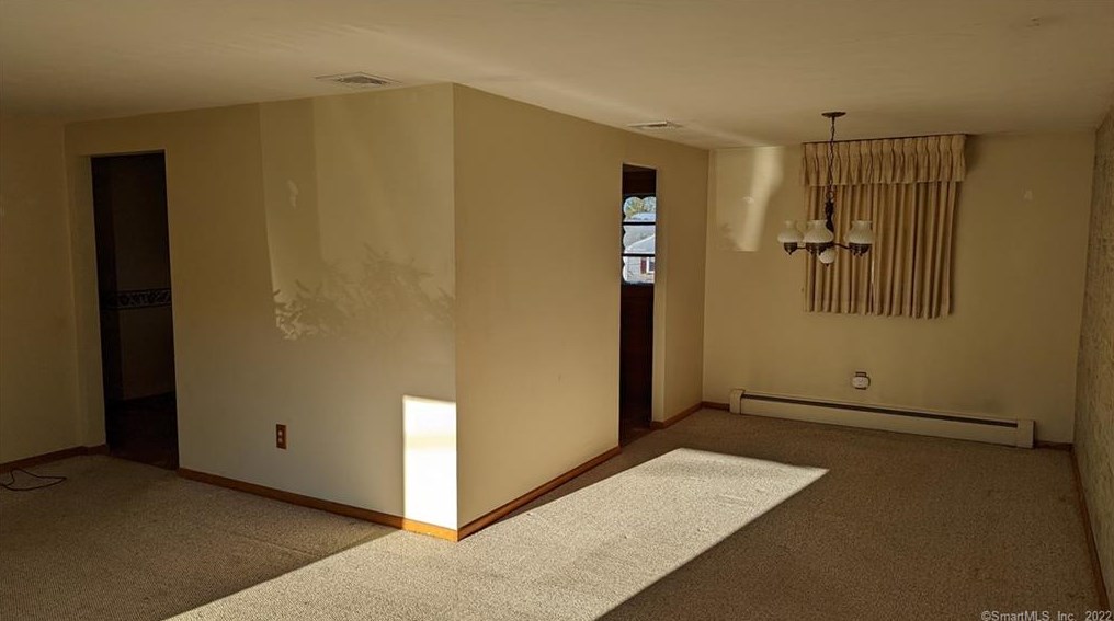 142 Plainfield Dr, Watertown, CT 06779-2318