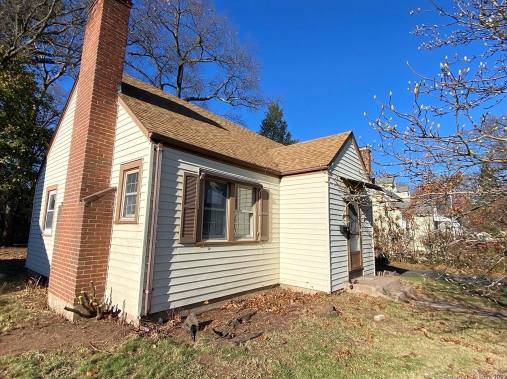 18 Thomas Dr, Manchester, CT 06040