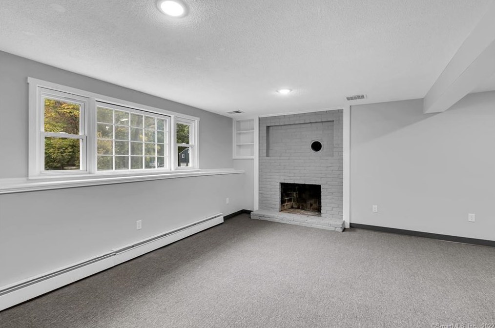 5 Laurel Dr, Stafford CT  06076-1631 exterior