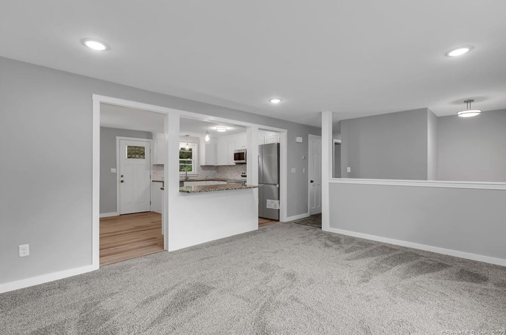 5 Laurel Dr, Stafford CT  06076-1631 exterior