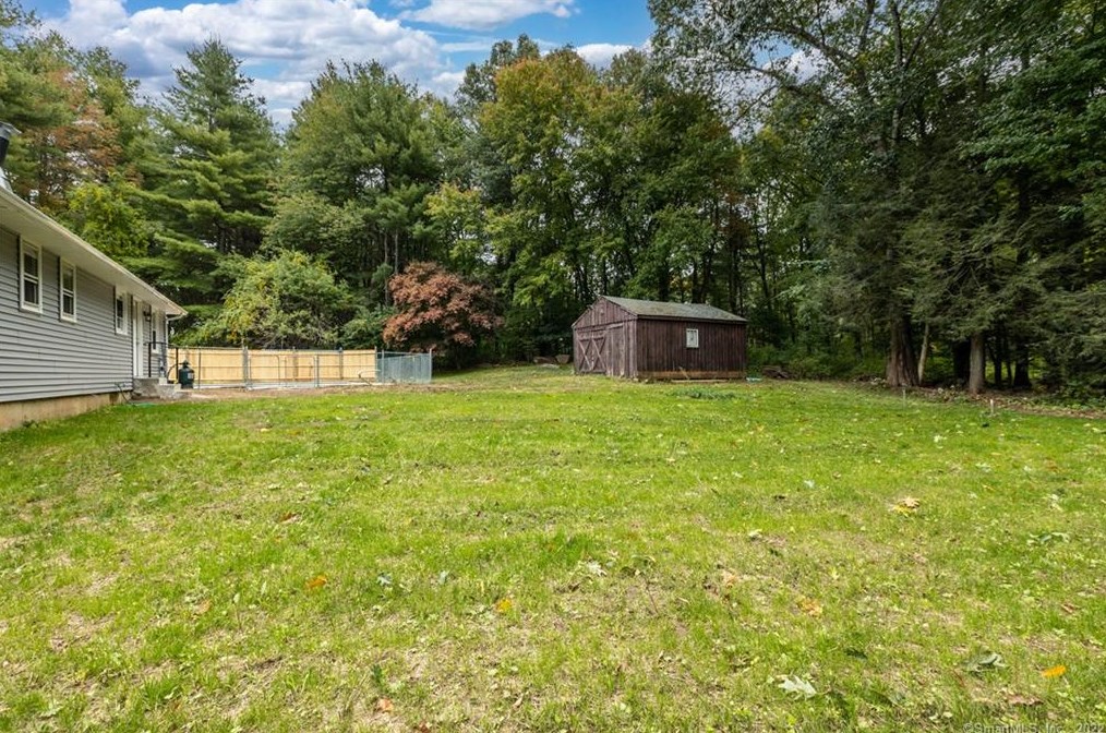 5 Laurel Dr, Stafford CT  06076-1631 exterior