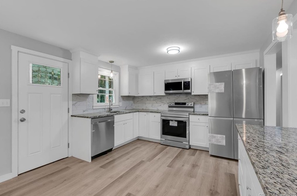 5 Laurel Dr, Stafford CT  06076-1631 exterior