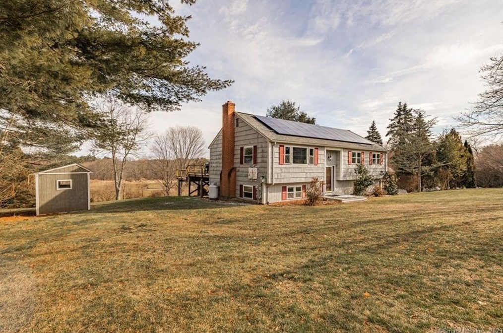 10 Farmview Ln, Granby, CT 06035