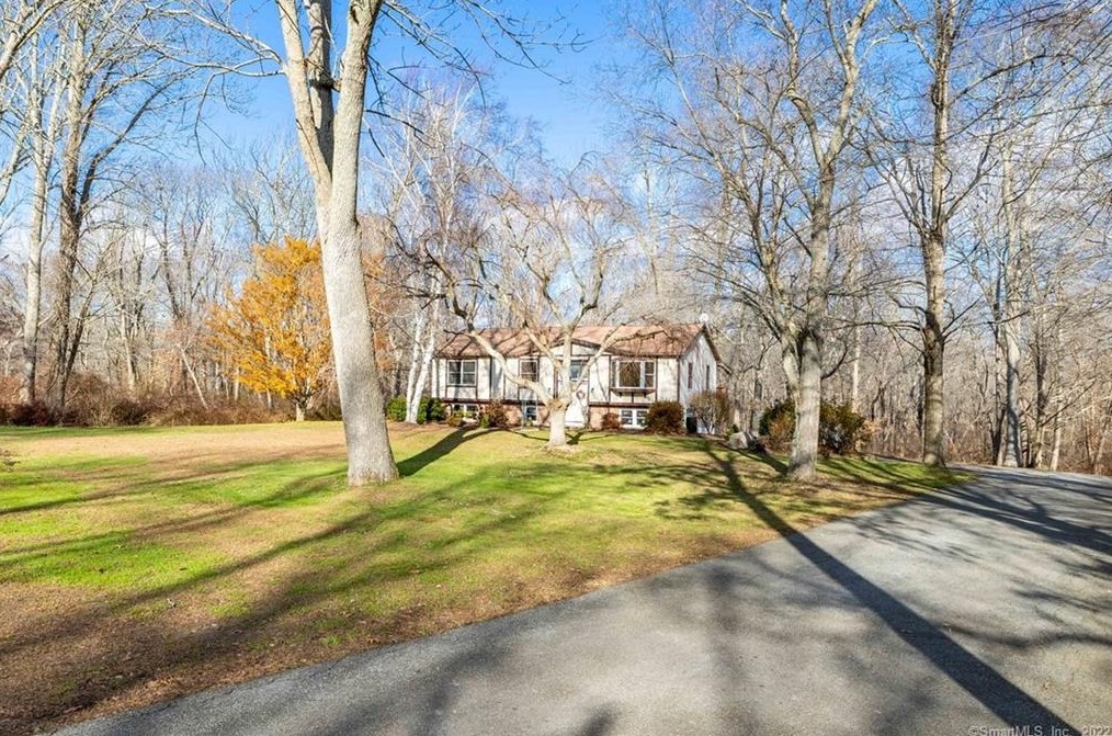 920 Noank Ledyard Rd, Mystic CT  06355-1319 exterior