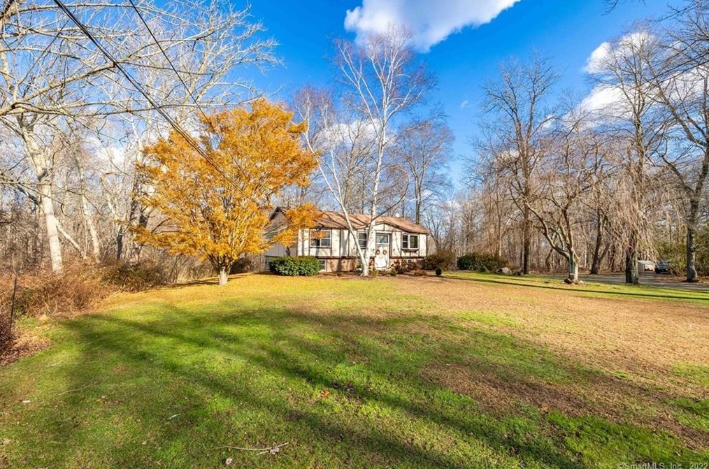 920 Noank Ledyard Rd, Mystic CT  06355-1319 exterior