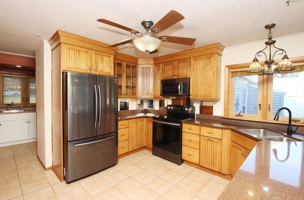 88 Kings Hwy, North Haven, CT 06473