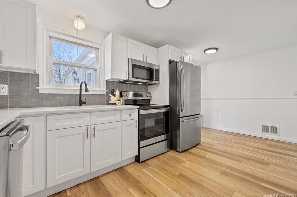 26 Courtney Dr, Rocky Hill CT  06067-2046 exterior