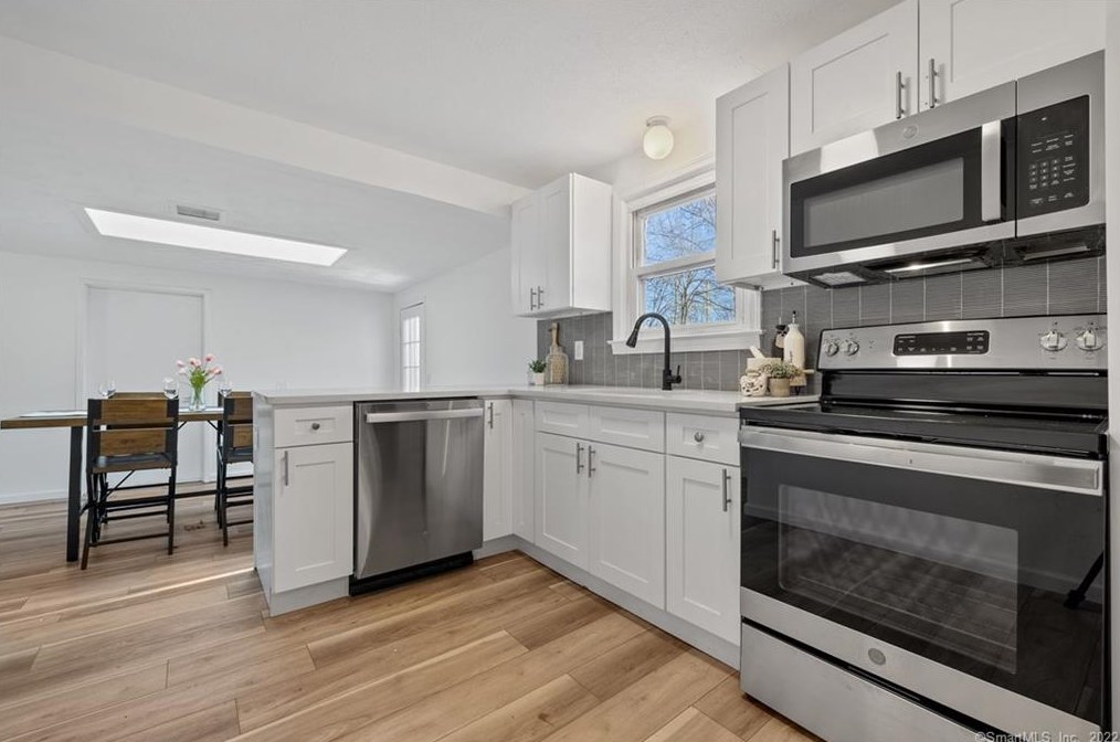 26 Courtney Dr, Rocky Hill CT  06067-2046 exterior