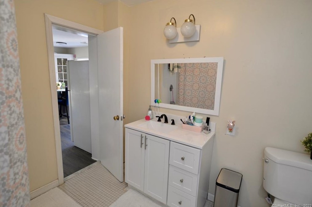 92 Cutlery Ave, Meriden CT  06451-5114 exterior