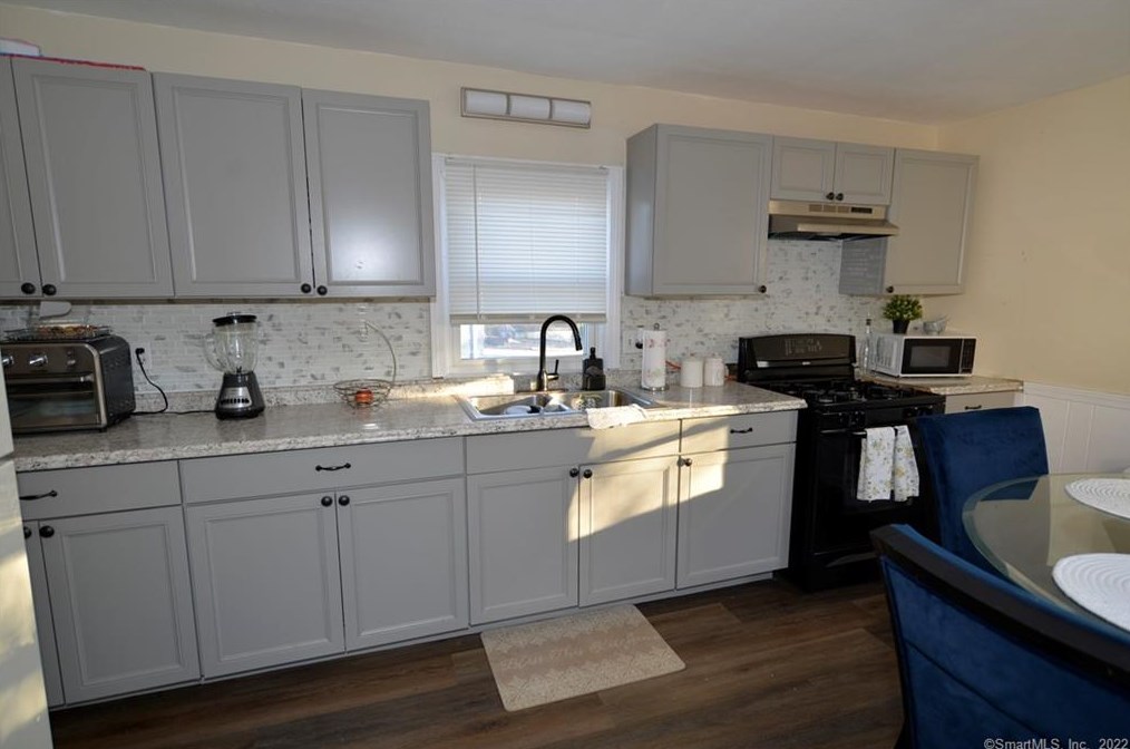 92 Cutlery Ave, Meriden CT  06451-5114 exterior