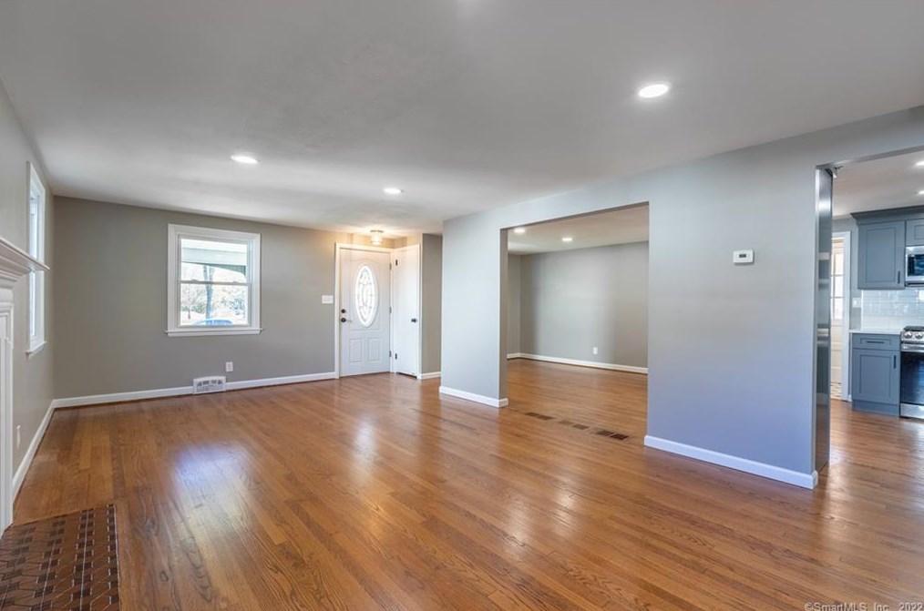3 Valley Crest Dr, Hartford CT  06110-1654 exterior
