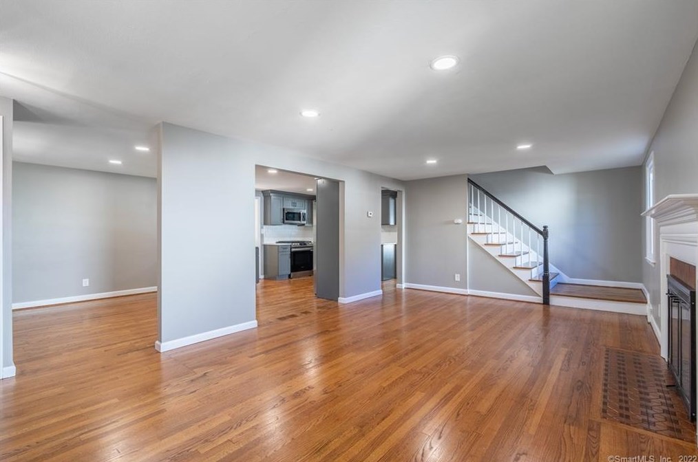 3 Valley Crest Dr, Hartford CT  06110-1654 exterior