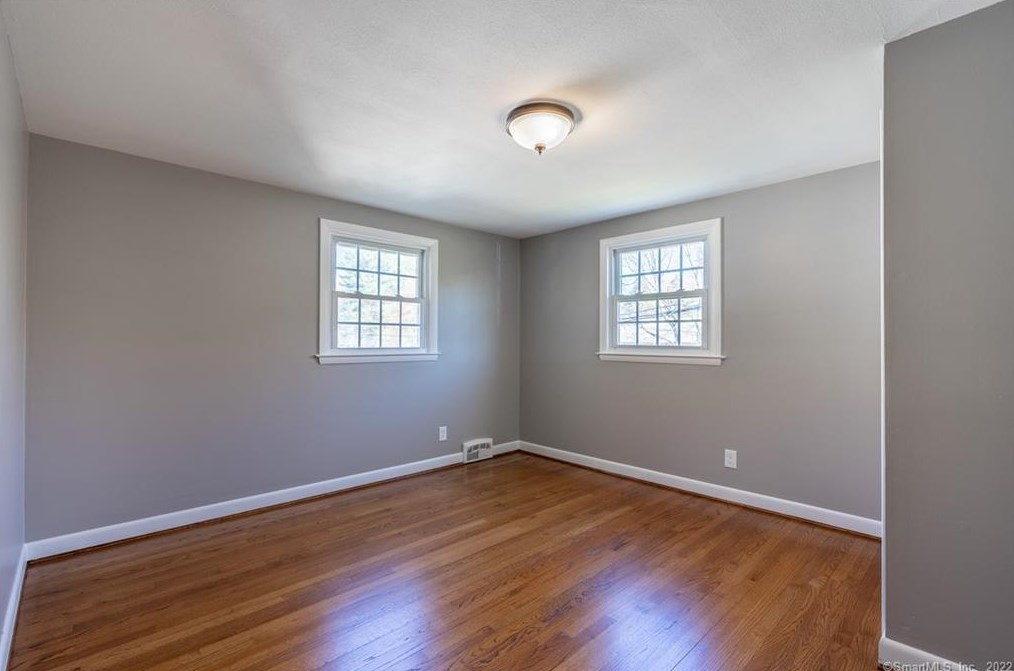 3 Valley Crest Dr, Hartford CT  06110-1654 exterior