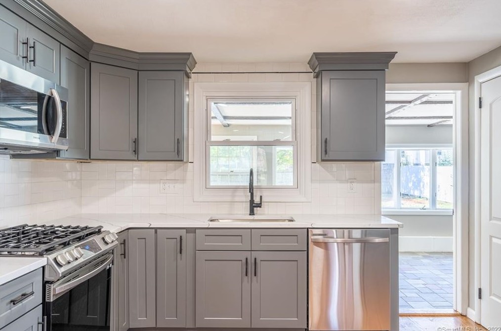 3 Valley Crest Dr, Hartford CT  06110-1654 exterior