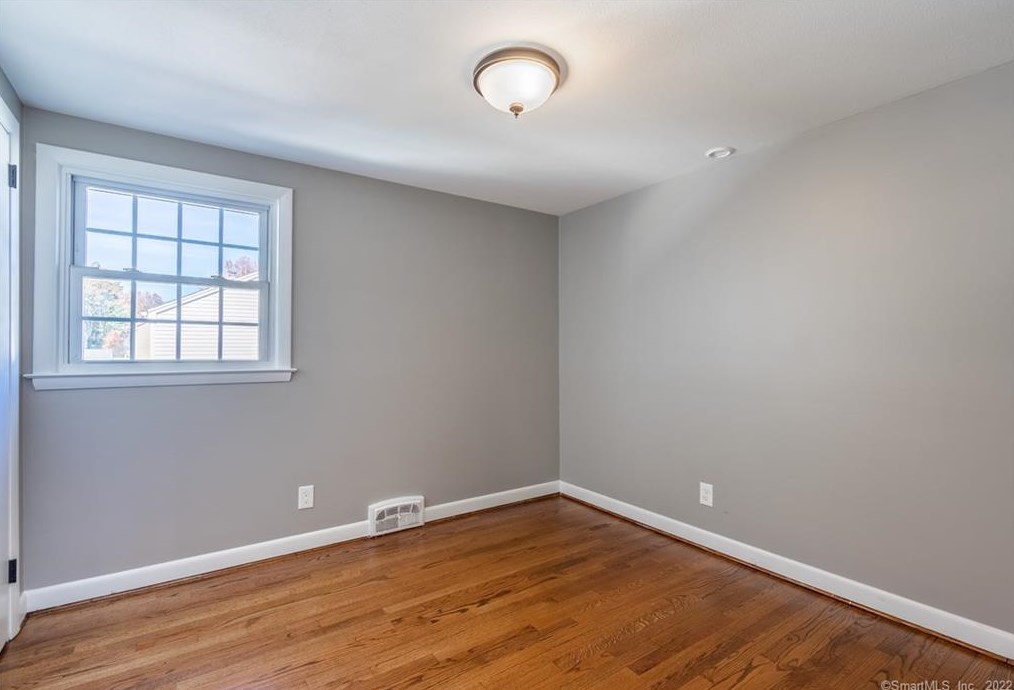 3 Valley Crest Dr, Hartford CT  06110-1654 exterior
