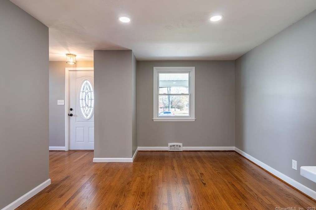 3 Valley Crest Dr, Hartford CT  06110-1654 exterior