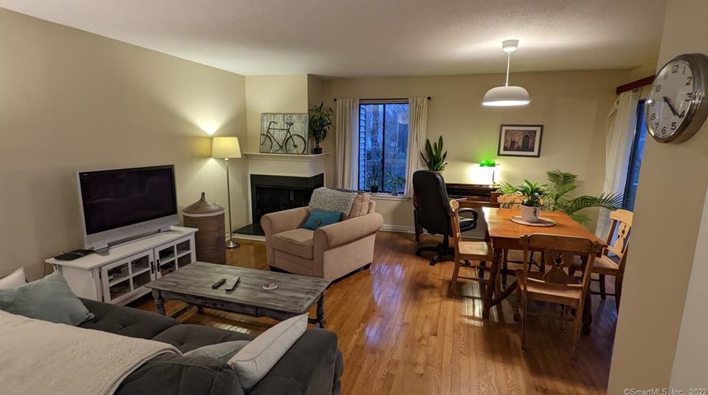 12 Greenbriar Dr #f, Farmington, CT 06032