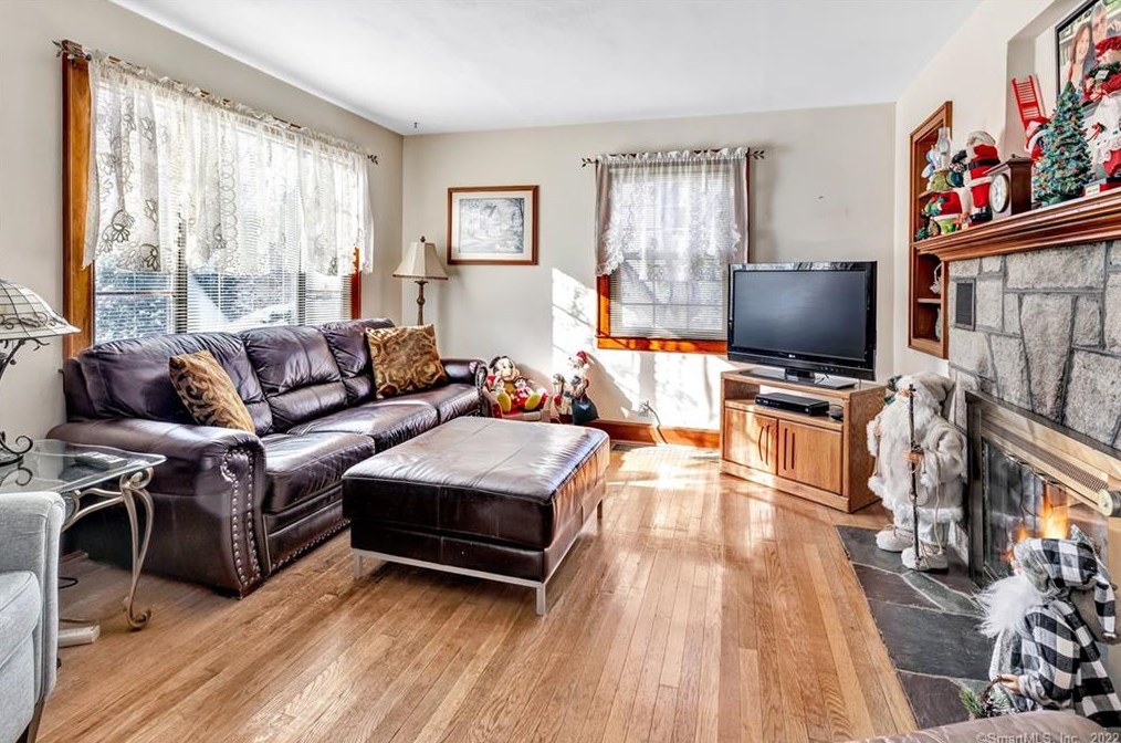 20 Birchwood Dr, Ansonia, CT 06401