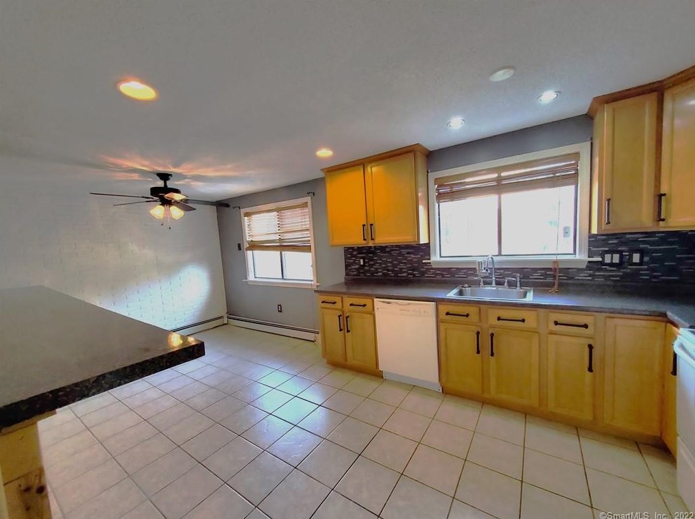 520 Blackstone Vlg #520, Meriden, CT 06450