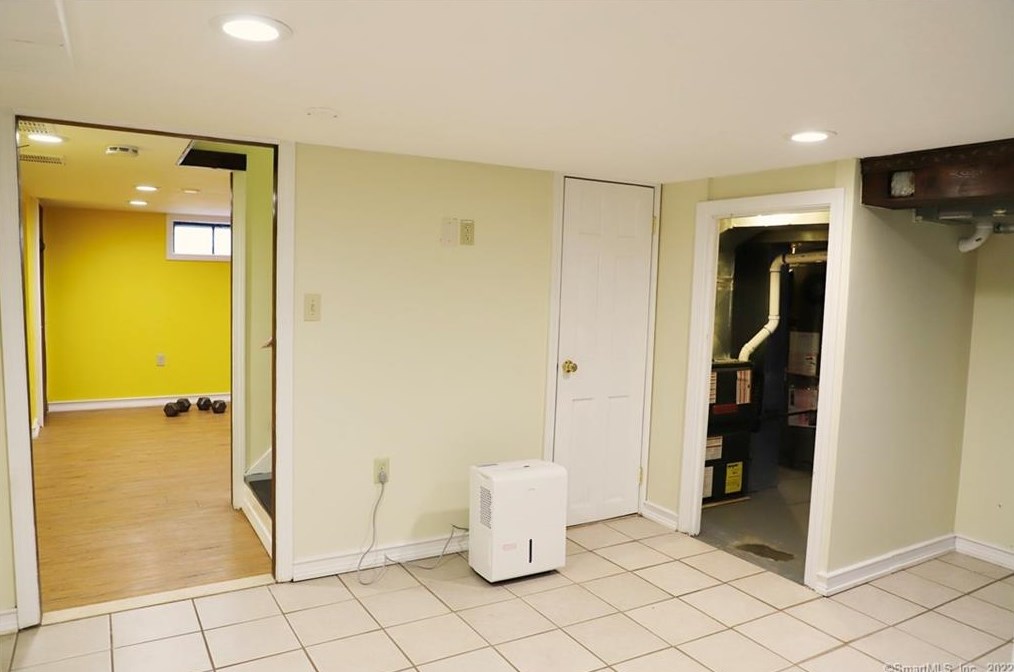 255 Hollister St, Stratford CT  06615-6208 exterior