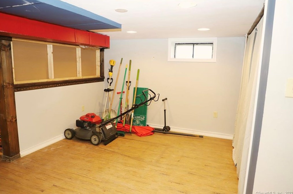 255 Hollister St, Stratford CT  06615-6208 exterior