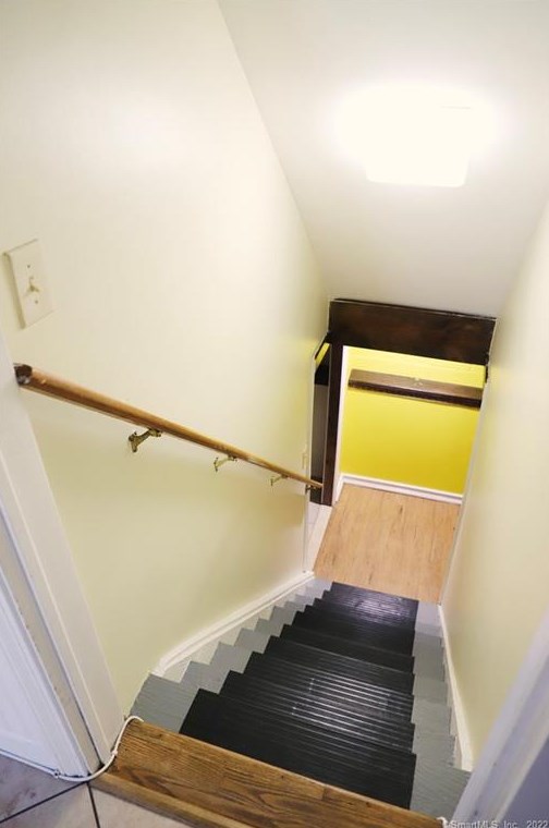 255 Hollister St, Stratford CT  06615-6208 exterior