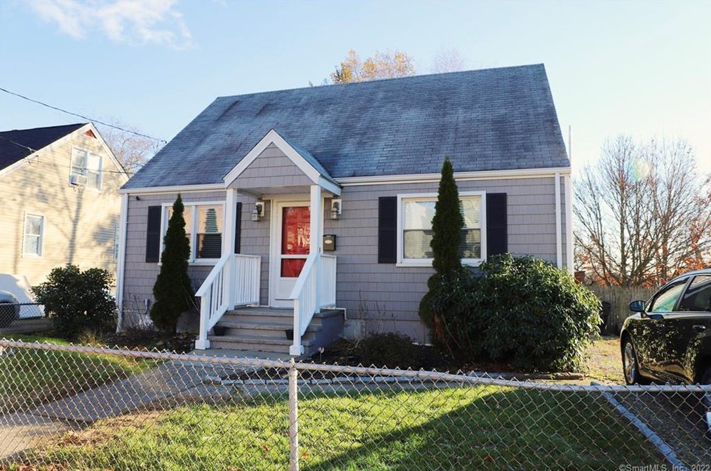 255 Hollister St, Stratford CT  06615-6208 exterior