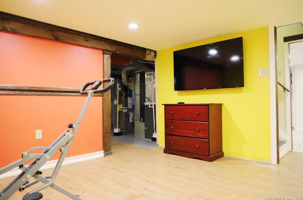 255 Hollister St, Stratford CT  06615-6208 exterior