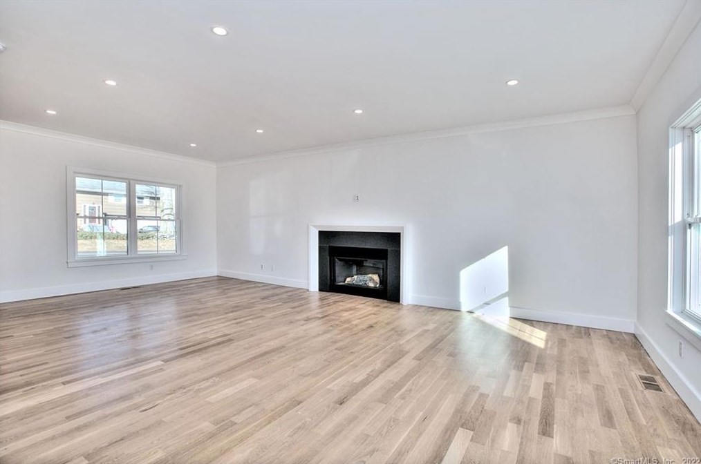 123 Judd St, Fairfield CT  06824-3513 exterior