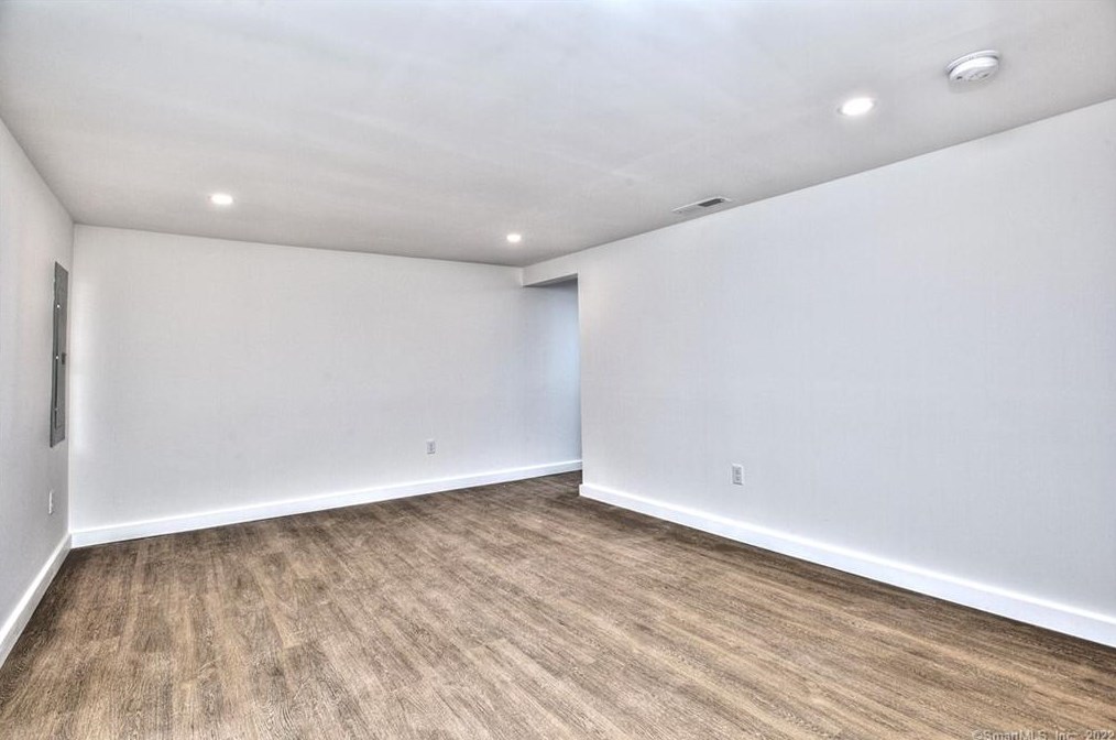 123 Judd St, Fairfield CT  06824-3513 exterior