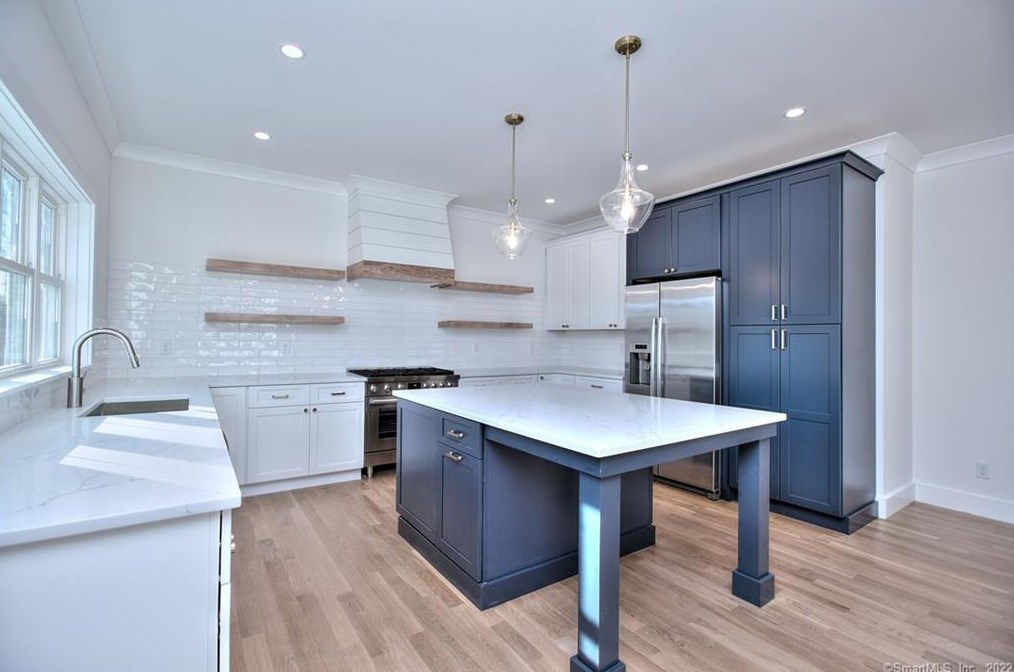 123 Judd St, Fairfield CT  06824-3513 exterior