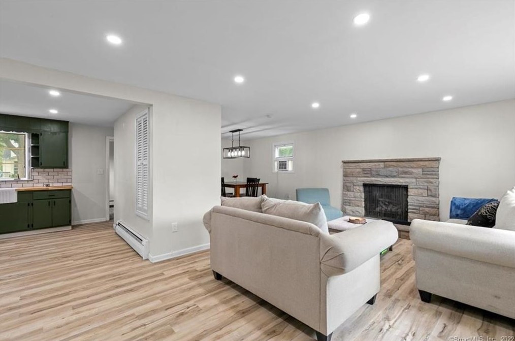 64 Parkview St, Meriden CT  06451-5235 exterior