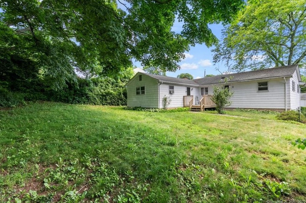 64 Parkview St, Meriden CT  06451-5235 exterior