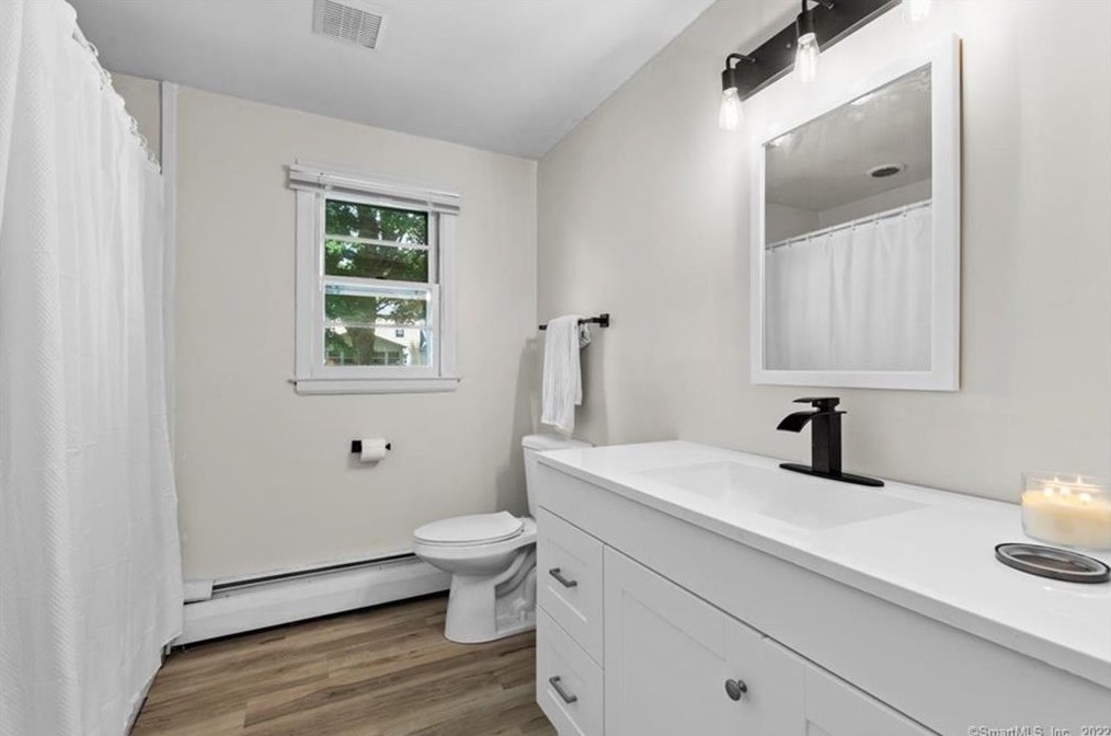 64 Parkview St, Meriden CT  06451-5235 exterior