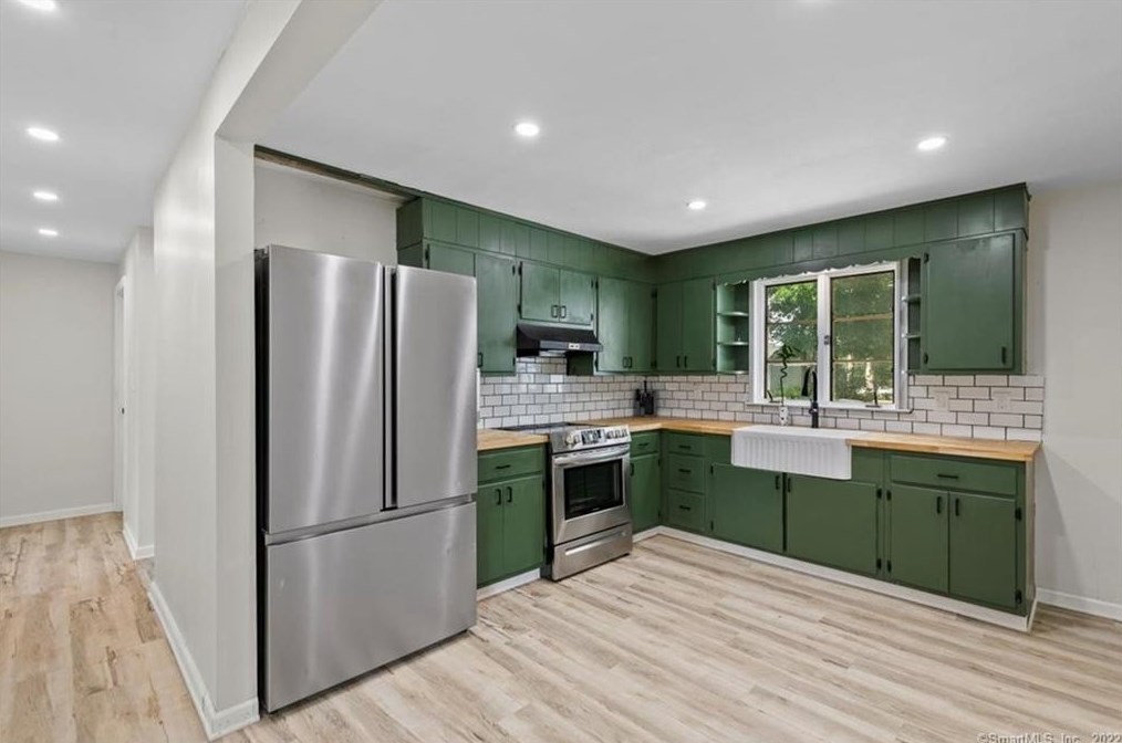 64 Parkview St, Meriden CT  06451-5235 exterior